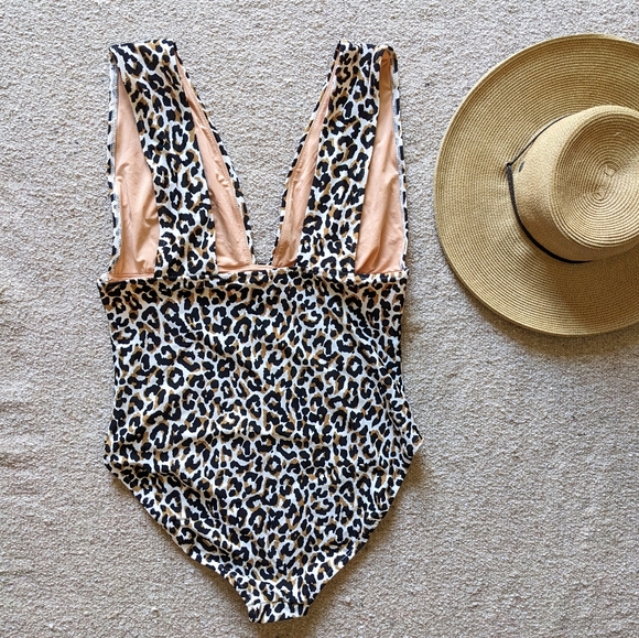 Sold! J. Crew NWT Cheetah V Neck Plunge Swimsuit - Picture 12 of 12